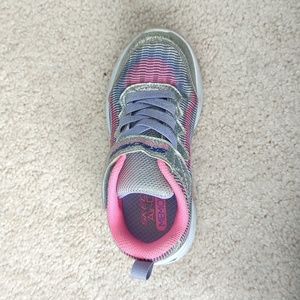 Skechers memory foam tennis shoes